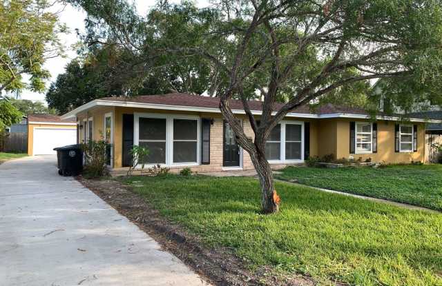 Desirable Lamar Park neighborhood. photos photos
