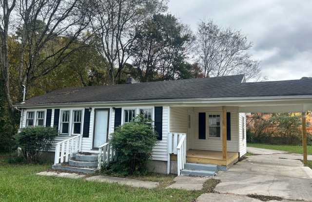 Charming 2 Bed, 1 Bath, Attached Carport and Spacious Yard! photos photos