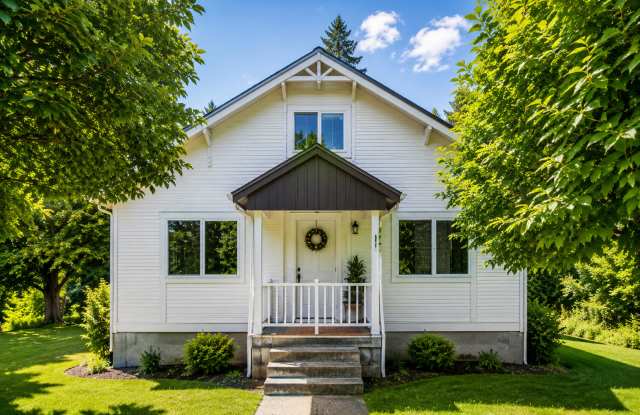 Spacious 4BD/3BA with Fenced Yard & Front Porch in North Seattle! photos photos