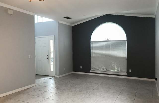Exquisite 3 Bed 2 Bath Home For Rent in Orlando, FL AVAILABLE SEPTEMBER!!! Gallery 4