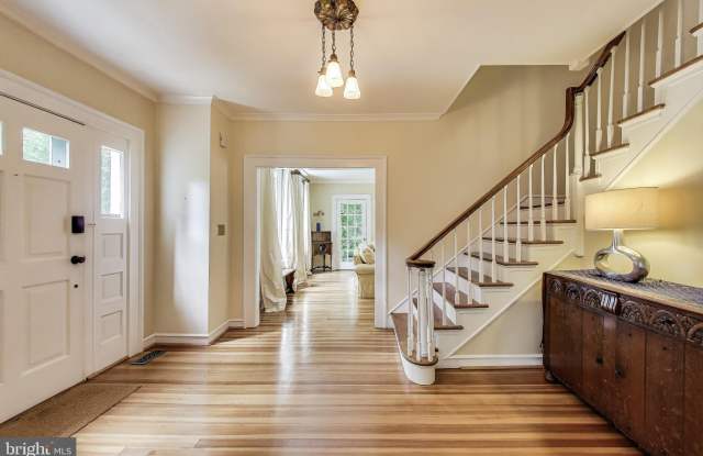 5809 GROSVENOR Lane Gallery 4