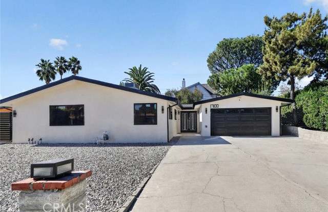 17100 Sunderland Drive Gallery 2