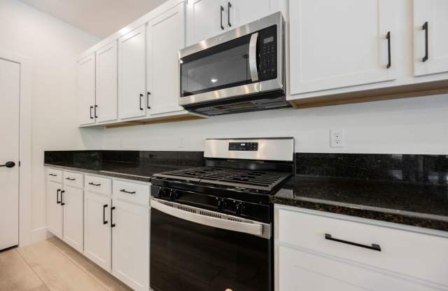 Beautiful And Stunning Home In Southwest!  Move In Ready! Gallery 3