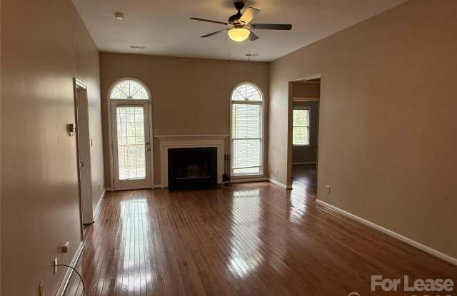 1908 Thurmond Place Gallery 2