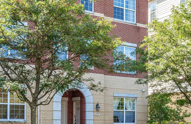 43597 MCDOWELL SQUARE - 43597 Mcdowell Square, Lansdowne, VA 20176