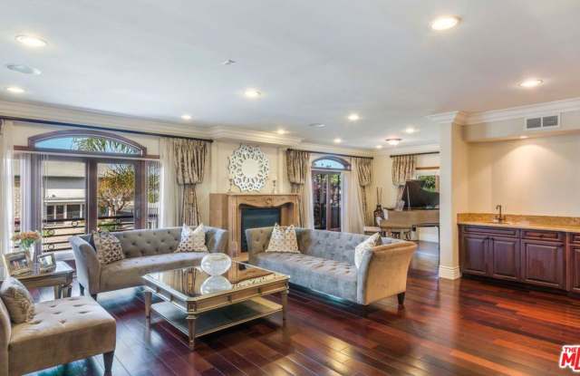 1940 South BARRINGTON Avenue Gallery 4