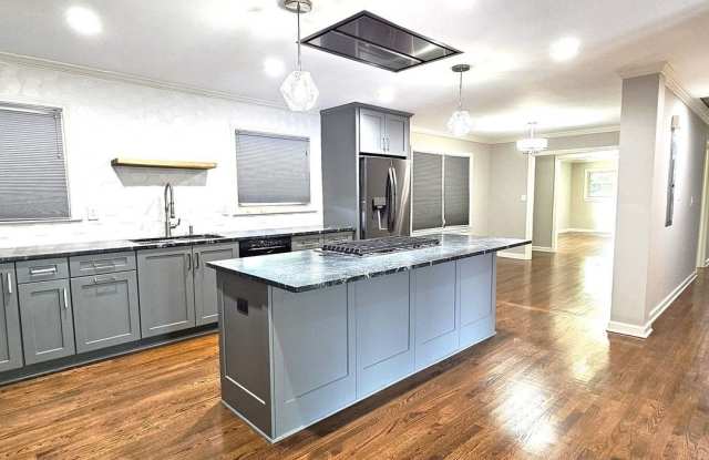 1310 Poplarcrest Circle SE photos photos