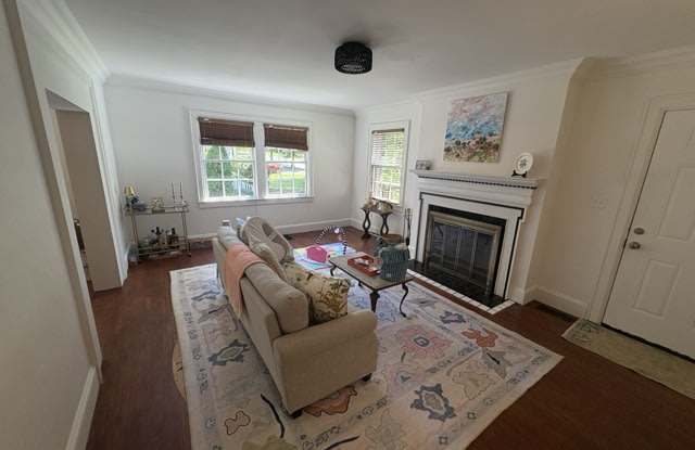 2035 Chesterfield Avenue Gallery 2