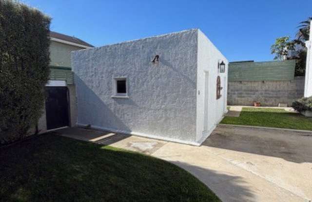 559 West 39th Street photos photos