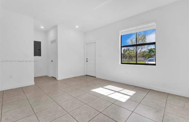 18074 SW 147th Ct Gallery 4