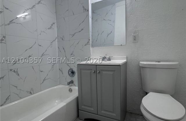 302 SW 1st Ct Gallery 2