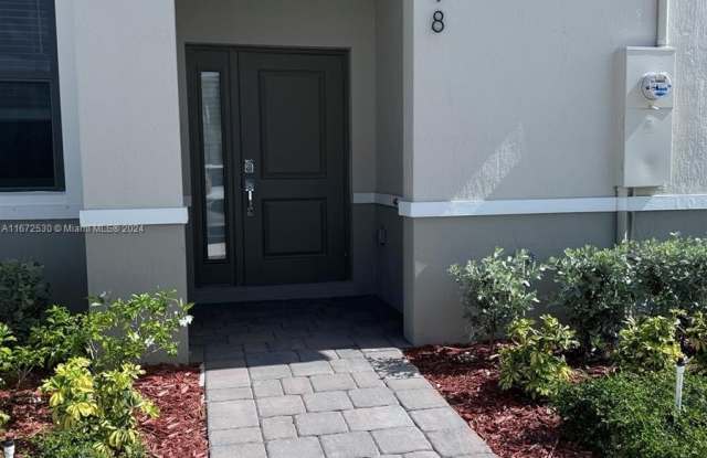 498 NE 12th St - 498 Northeast 12th Street, Florida City, FL 33034