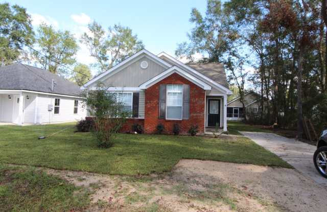 Remodeled 3 Bedroom Ready to Rent! - 127 Lance Lane, Wakulla County, FL 32327