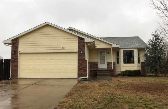 611 S Blue Stem Cir - 611 South Bluestem Circle, Haysville, KS 67060