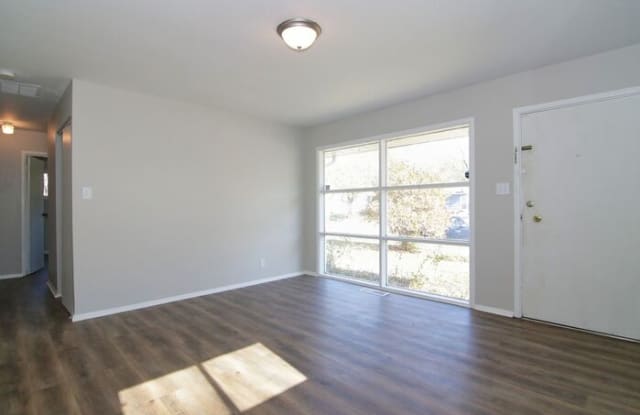 4950 North Kitley Avenue Gallery 2