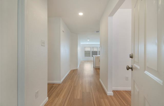 1618 Pin Oak Trail Gallery 2