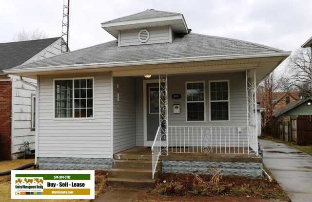 Updated 3 bedroom South Bend, IN Home - 909 East Fairview Avenue, South Bend, IN 46614