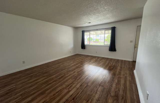 Charming 3 bedroom 2 bath home in Red Bluff Gallery 3