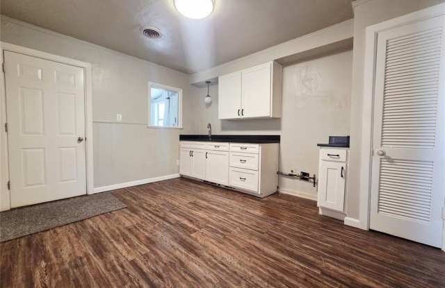 307 E Kittyhawk Drive Gallery 4