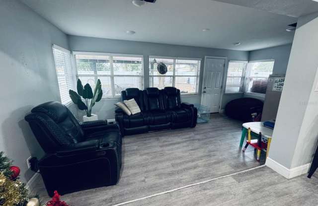 17 S SOLANDRA Drive Gallery 2