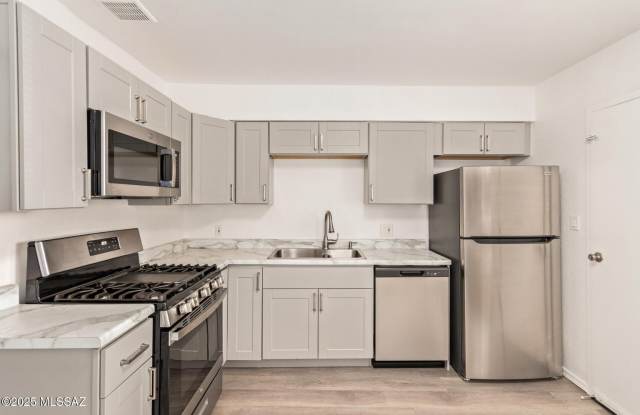 137 S Grande Ave photos photos