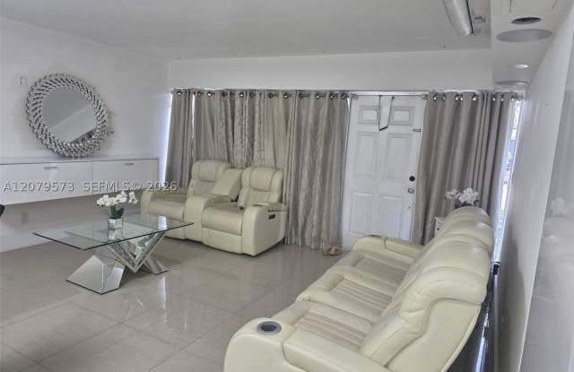 715 NW 30th Ct Gallery 2