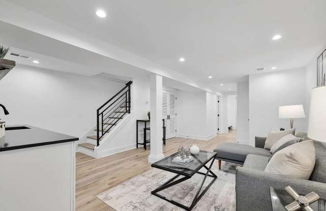 518 Buchanan Street Nw, Basement Gallery 3