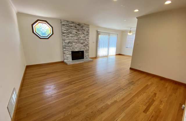1445 Buckthorne Way Gallery 4