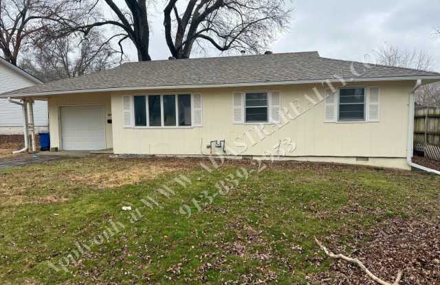 Cozy 3 Bed 1 Bath Home in Raytown-Coming SOON! photos photos