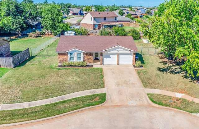 Beautiful 3 Bed 2 Bath Home in Heart Of Moore! photos photos