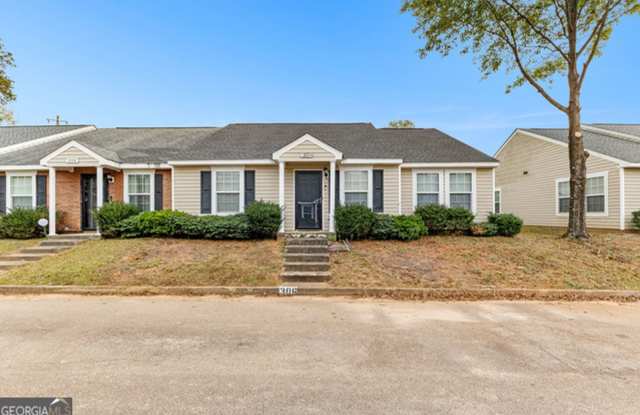 Wow! Check out this charming 3 bedroom 2 bathroom townhome in Lagrange! photos photos