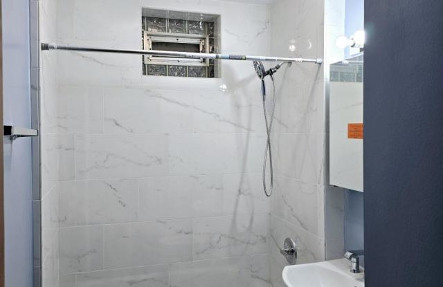 919 N Leavitt photos photos