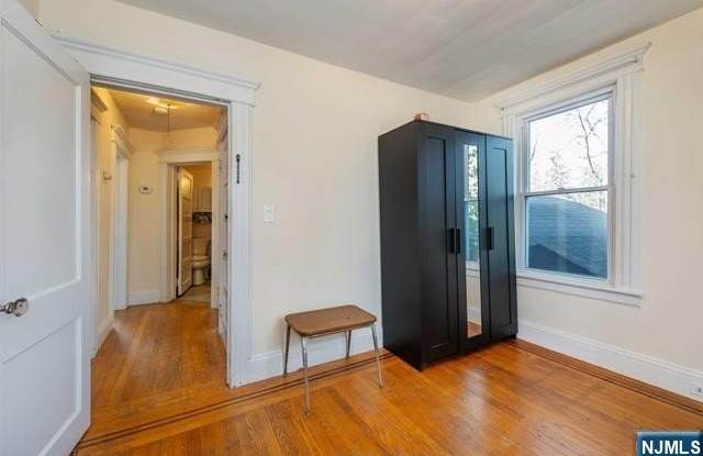 120 California Avenue Gallery 4