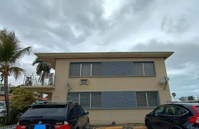 1935 Normandy Dr Gallery 1