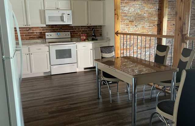 33 W Oak St Apt A photos photos