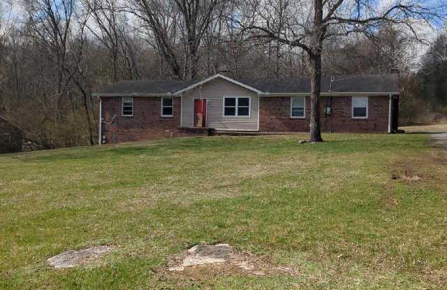 8705 Saundersville Road photos photos