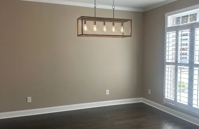 Gorgeous 3 Bedroom Home in the City! Gallery 3