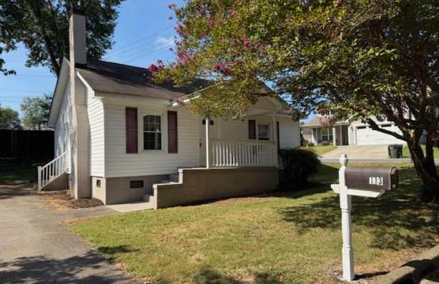 Cute 2BR/1BA Bungalow near Greer - Move In Ready photos photos