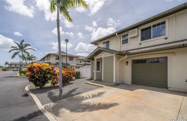 Kapolei living 3 bedroom 2.5 bath townhome Gallery 1