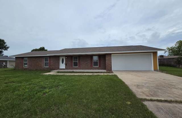 Updated 3 BR|2 BA Home Near TAFB! photos photos