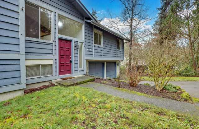 1/2 off October rent - Port Orchard Home with unfinished Basement Gallery 4