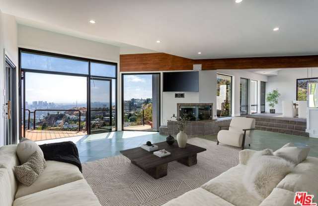 8424 Grand View Dr Gallery 4