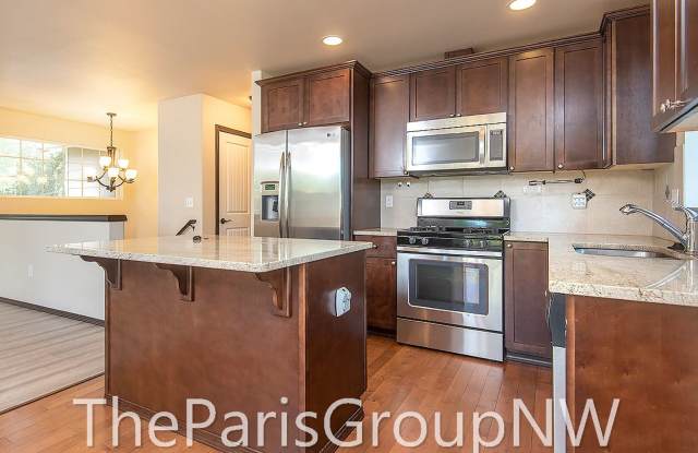 Super 2012 Shoreline Home – Upgrades, Wood Flrs, 3car Grg+++ - 18410 Meridian Avenue North, Shoreline, WA 98133