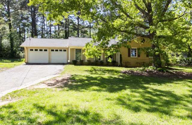 AVAILABLE NOW! - 3 Bedroom 2 Bathroom Open Floorplan photos photos