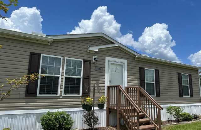 Charming 5-Acre Rental with Optional Barn Use – Country Living at Its Best! photos photos