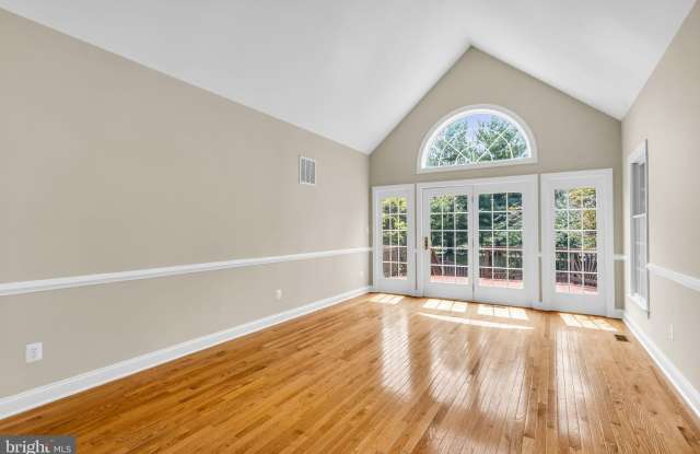 42985 PASCALE Terrace Gallery 4