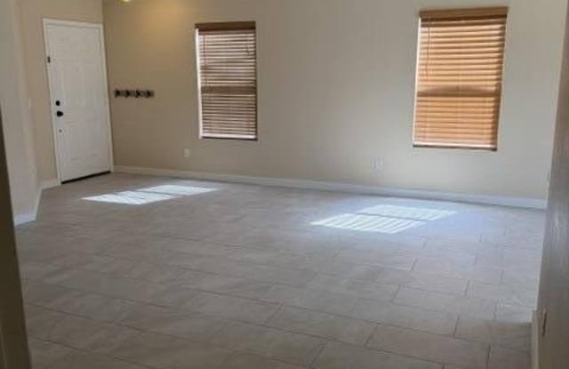 1006 S SLATER Gallery 4
