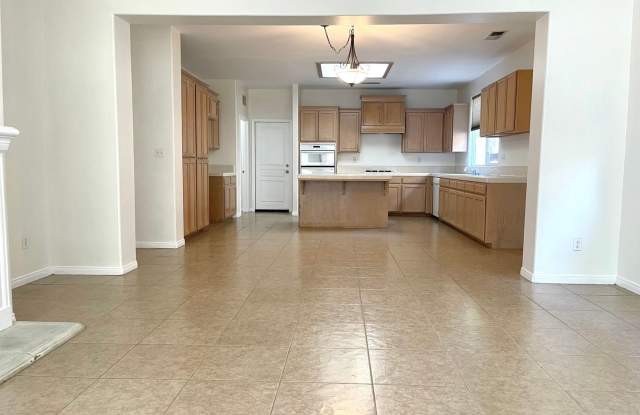 4 Bedroom with Office in N.W. Bakersfield Gallery 4