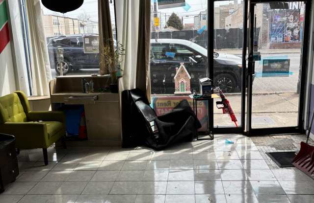 5950 West Roosevelt RoadUNIT 1 Nail Salon Gallery 2