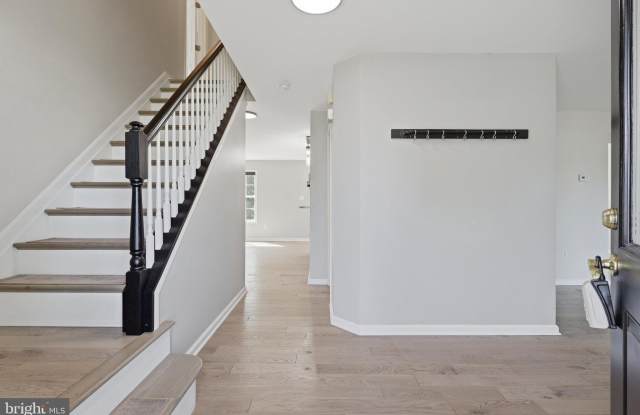 1949 WINSTON Drive Gallery 3